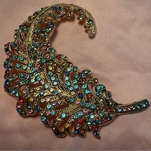 Elegant Multicolor Crystal Leaf Brooch